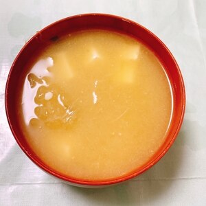 千切りキャベツと大根と豆腐のお味噌汁